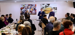 Van Valisi Ozan Balcı şair ve yazarlarla bir araya geldi