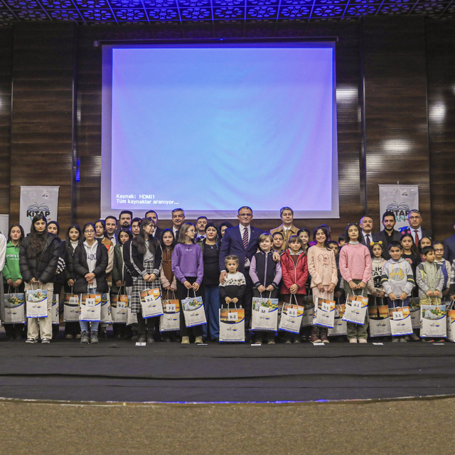 Van'da en çok kitap okuyan öğrenciler ödüllendirildi