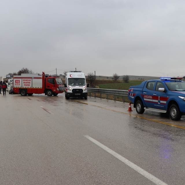 Elazığ'da otomobil ile panelvanın çarpıştığı kazada 4 kişi yaralandı
