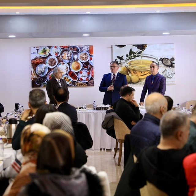 Van Valisi Ozan Balcı şair ve yazarlarla bir araya geldi