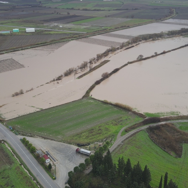 Manisa'da sağanak taşkınlara yol açtı