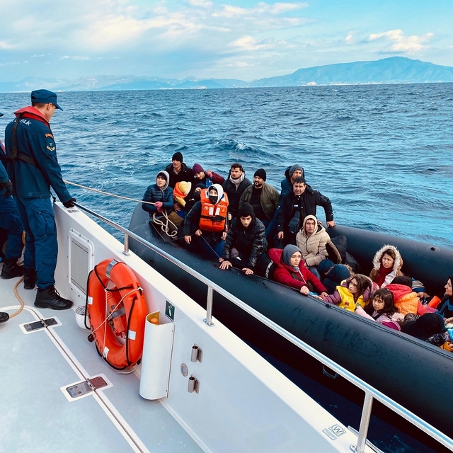 İzmir açıklarında 46 düzensiz göçmen kurtarıldı