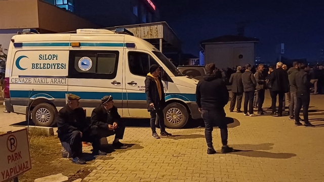 Mersin'de otobüs kazasında ölen 9 kişiden 2'sinin cenazesi Şırnak'ta toprağa verildi