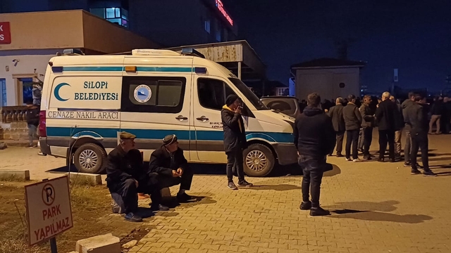 Mersin'deki otobüs kazasında ölen 9 kişiden 2´si Silopi'de toprağa verildi
