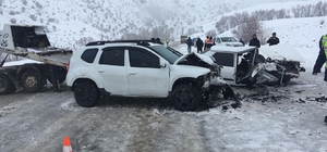 Sivas'ta iki otomobil çarpıştı, 1 kişi öldü, 6 kişi yaralandı