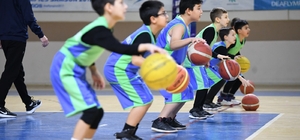 TOFAŞ, genç yetenekleri keşfetmek için Samsun'da basketbol kampı düzenledi