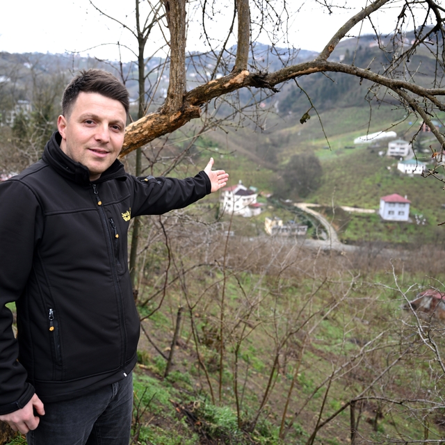 Bahçesine giren karacalara "Ne yapaysınız?" diye seslenerek sohbet etti