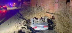 Köpeklere çarpmamak için manevra yapan sürücünün otomobili takla attı; 3 ya...