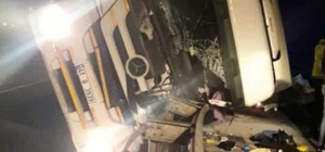 Devrilen TIR'ın şoförü öldü