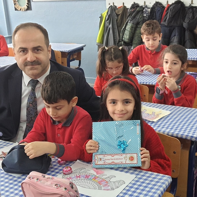 Cumhuriyet Başsavcısı Akkiraz, kendisine yeni yıl kartı gönderen öğrenciyi...