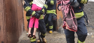 Gaziantep'te yangın çıkan binada mahsur kalan 12 kişi kurtarıldı
