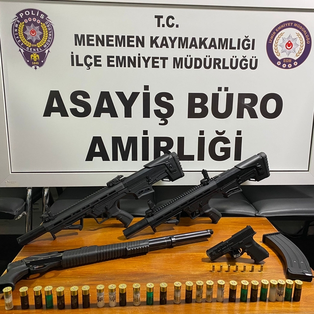 İzmir'de evinde tabanca ve pompalı tüfek bulunan şüpheli gözaltına alındı