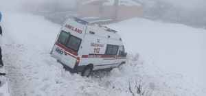 Bingöl'de ambulans şarampole düştü: 6 yaralı