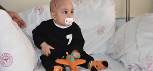 Van'da 7 aylık bebeğin kafatasındaki şekil bozukluğu 5 saatlik ameliyatla g...