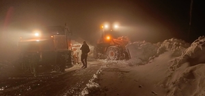 Muş'ta kar ve tipi nedeniyle yolda mahsur kalanlar ekiplerce kurtarıldı