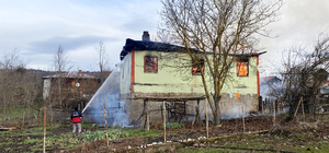 Karabük'te 2 katlı ev yandı