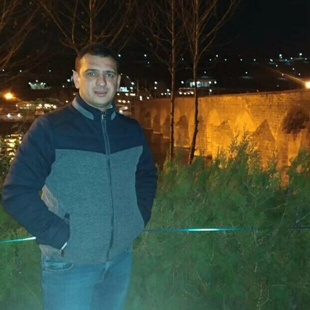 İzmir'de otomobil, köprü korkuluklarına çarptı; 2 ölü, 3 yaralı