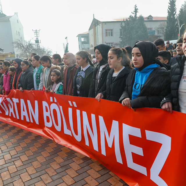 Diyarbakır'da "Şehitlere Saygı" yürüyüşü düzenlendi