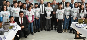 Erzurum'da değerler eğitimi kapsamında 100 öğrenci 100 fidan dikti