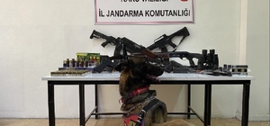 Kars'ta silah ve mühimmat kaçakçılığı iddiasıyla 5 şüpheli yakalandı
