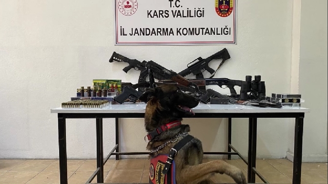 Kars'ta silah ve mühimmat kaçakçılığı iddiasıyla 5 şüpheli yakalandı