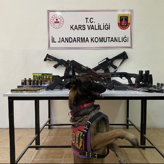 Kars'ta silah ve mühimmat kaçakçılığı iddiasıyla 5 şüpheli yakalandı