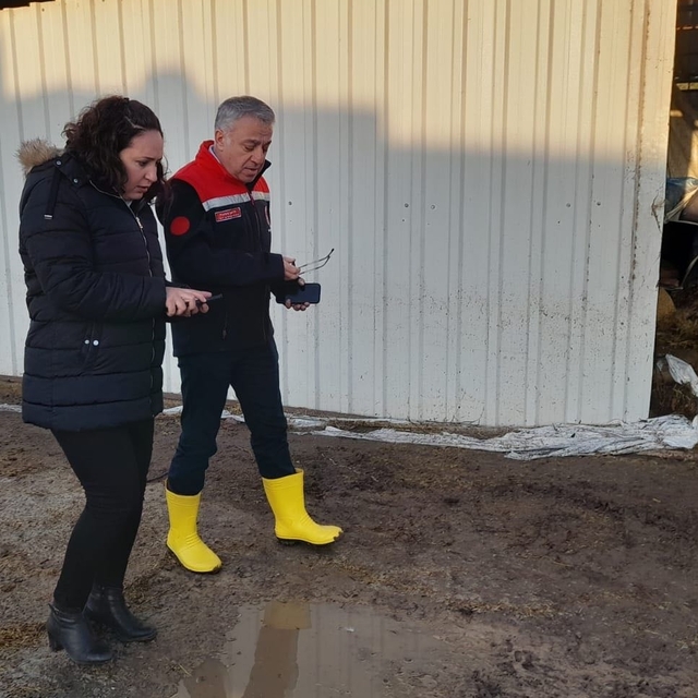 İzmir'de şiddetli yağışın etkili olduğu bölgelerde hasar tespit çalışmaları...