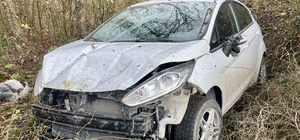 Sinop'ta otomobil ormanlık alana devrildi, bir kişi yaralandı