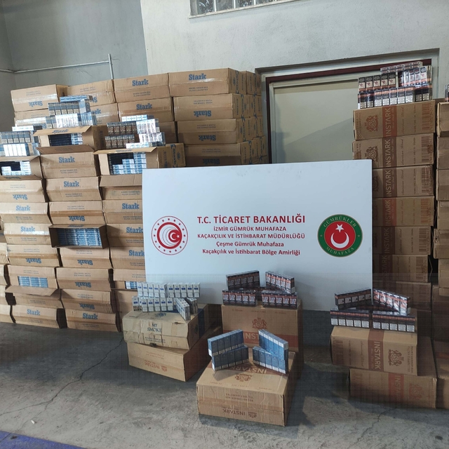 İtalya'dan İzmir'e gelen TIR'da 1 milyon paket kaçak sigara ele geçirildi