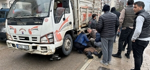 Geri manevra yapan kamyonetin çarptığı kadın yaralandı