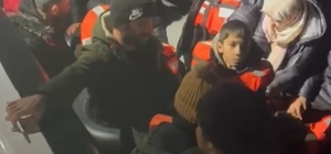 İzmir açıklarında 29 düzensiz göçmen kurtarıldı, 27 göçmen yakalandı