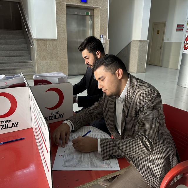 Van'da adliye personeli ile avukatlar kan bağışı yaptı