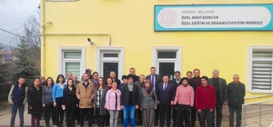 Nallıhan Kaymakamı Yusuf Durani Dinç, özel öğrencileri ziyaret etti