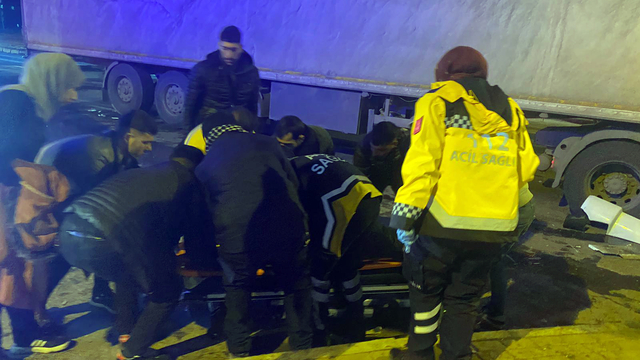 Şanlıurfa'da TIR ile otomobil çarpıştı: 1 ölü, 4 yaralı