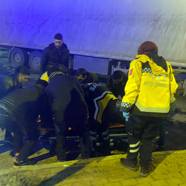 Şanlıurfa'da TIR ile otomobil çarpıştı: 1 ölü, 4 yaralı