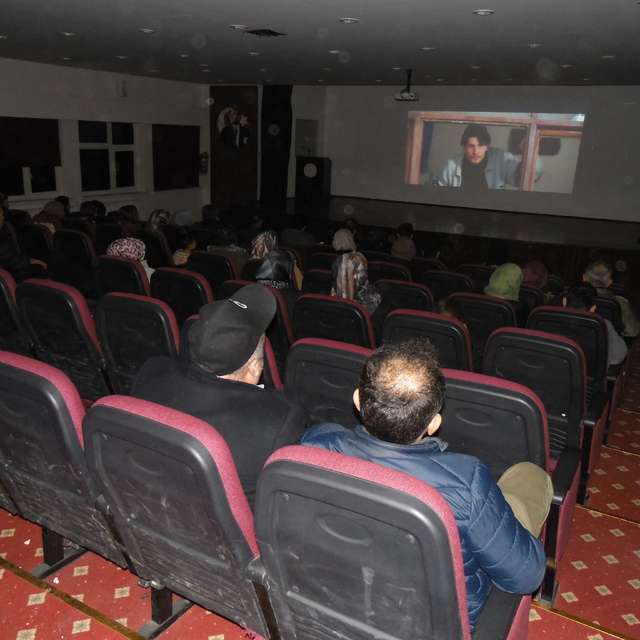 Orta'da, "Aybüke: Öğretmen Oldum Ben" filmi izlendi