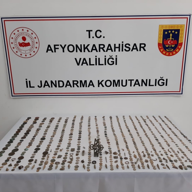 Afyonkarahisar'da 770 sikke ve obje ele geçirildi