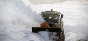 Kar kalınlığının 1,5 metreye vardığı Tunceli'nin köylerinde yol açma çalışmaları sürüyor