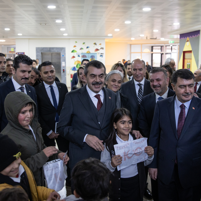 Milli Eğitim Bakanı Tekin, karne dağıtım töreninde konuştu: