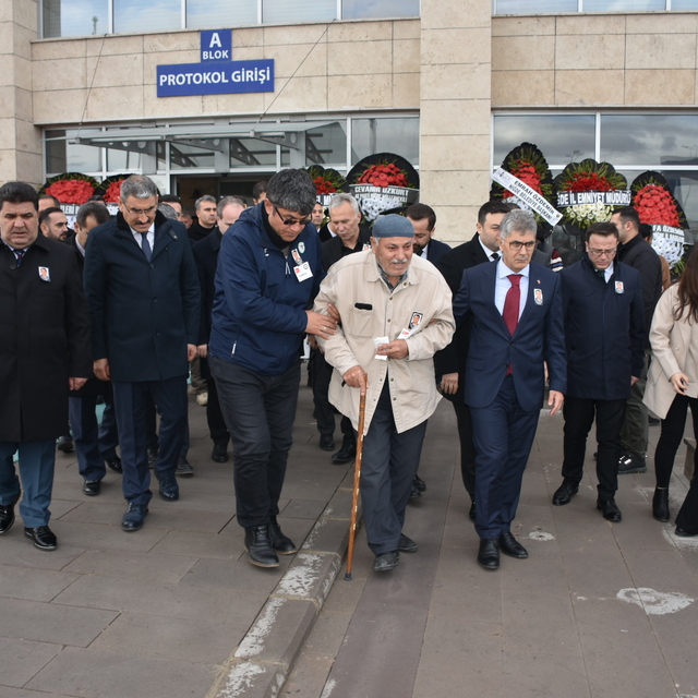 Kazada ölen polis memuru için tören