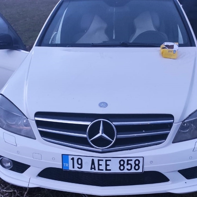 Çorum'da polise çarpıp kaçan uyuşturucu zanlıları kovalamacayla yakalandı