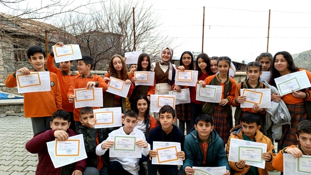 Çemişgezek'te öğrenciler karne aldı