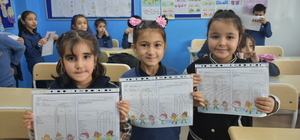 Boyabat'ta öğrenciler karne heyecanı yaşadı