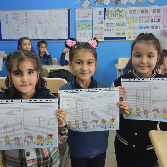 Boyabat'ta öğrenciler karne heyecanı yaşadı