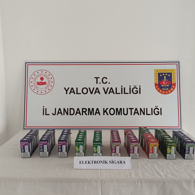 Yalova'da motosiklete gizlenmiş 63 elektronik sigara ele geçirildi