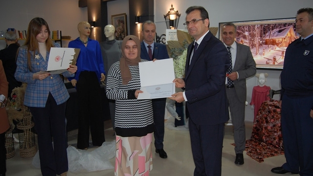 Merzifon ADEM'de 56 kursiyere sertifika verildi