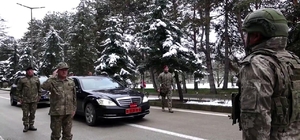 Komandolar, Orgeneral Bayraktaroğlu'nu 'Komando Andı' ile karşıladı