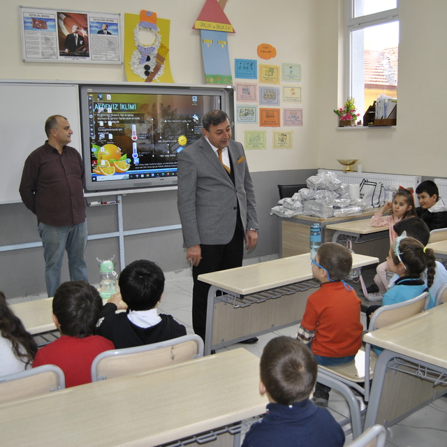 Atkaracalar'da öğrencilere karneleri verildi