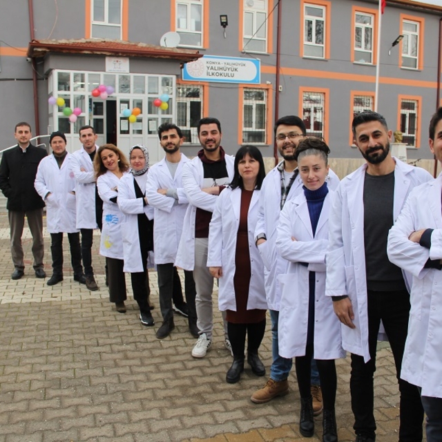 Konya ve çevre illerde öğrenciler karnelerini aldı