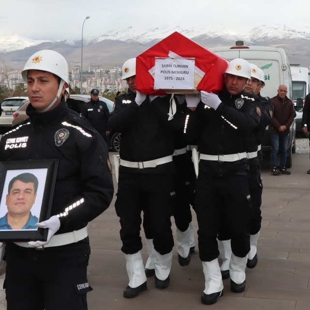 Niğde'de trafik kazasında ölen polis memuru için tören düzenlendi
